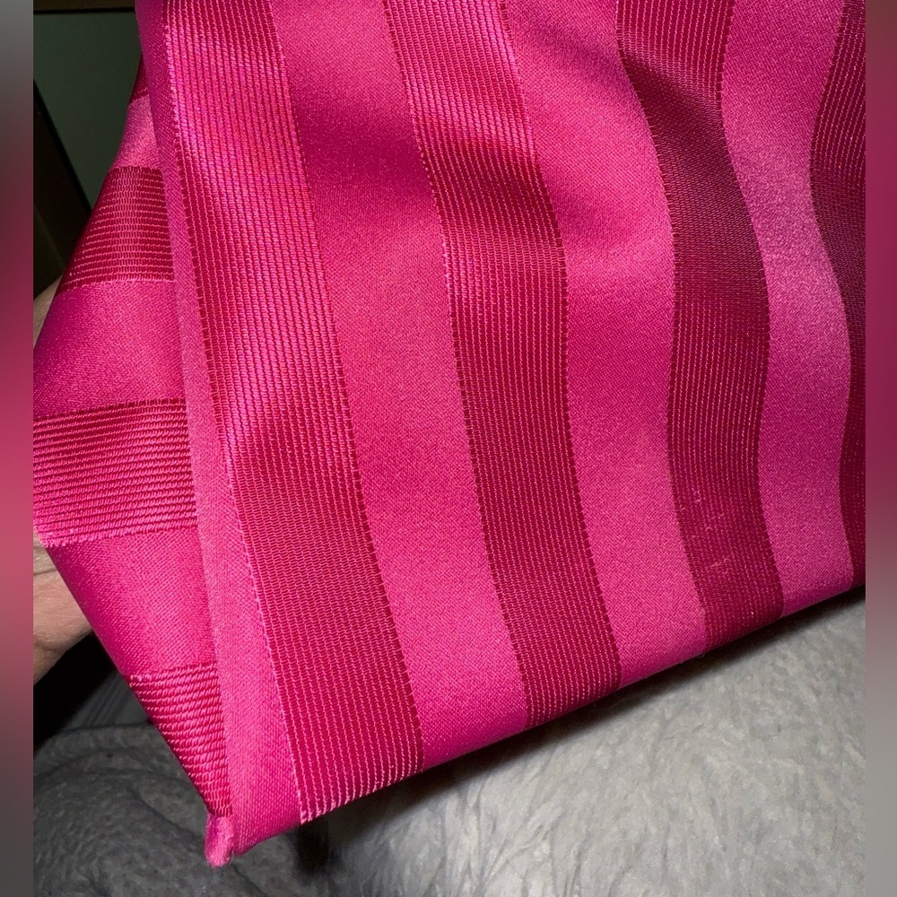 Authentic Valentino Garavani Sport Vibrant Pink Bag in Pristine Condition - Picture 6 of 15